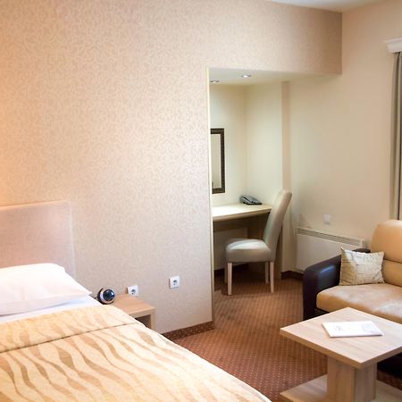 Philia Hotel Подгориця Екстер'єр фото