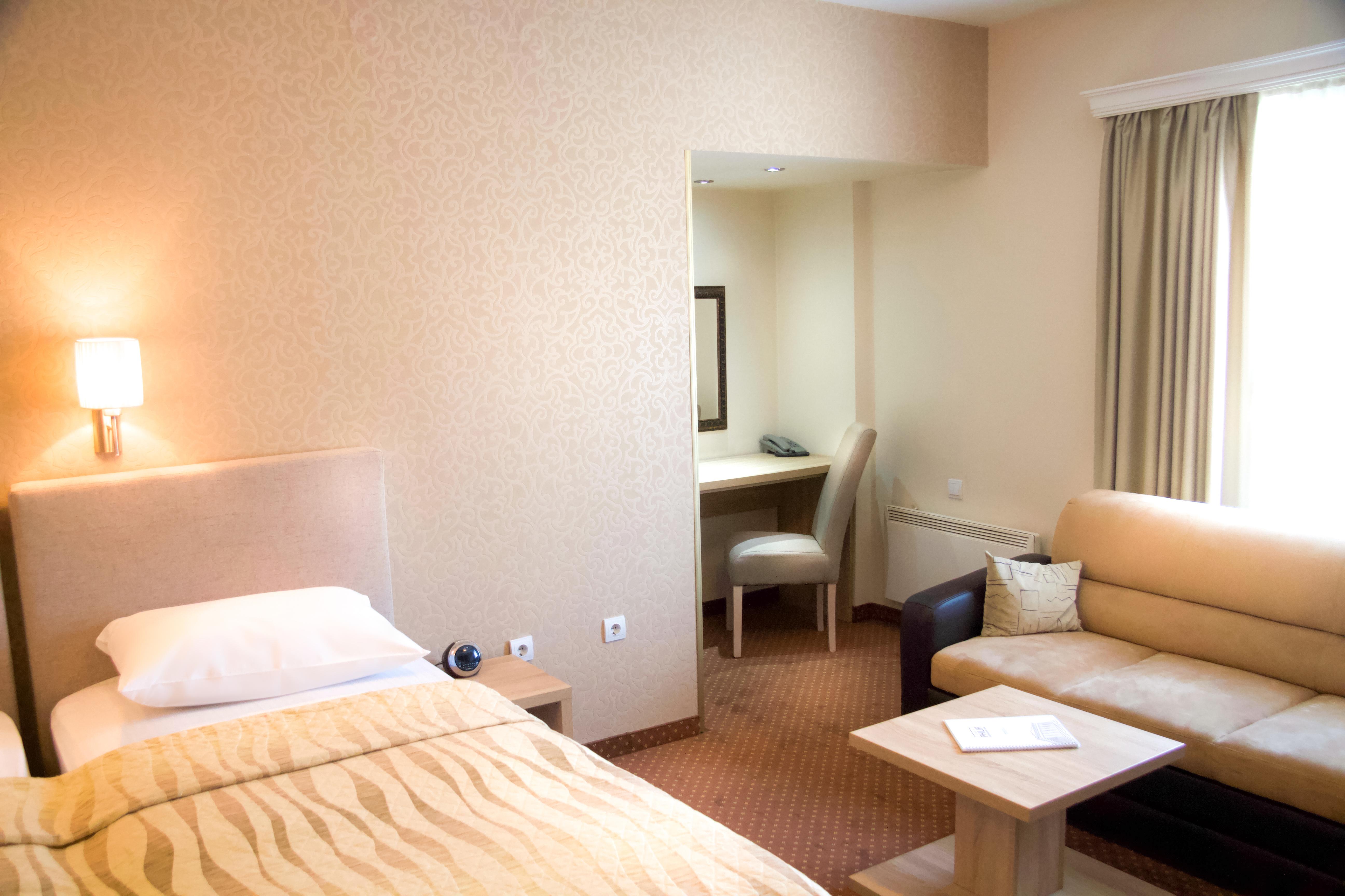 Philia Hotel Подгориця Екстер'єр фото