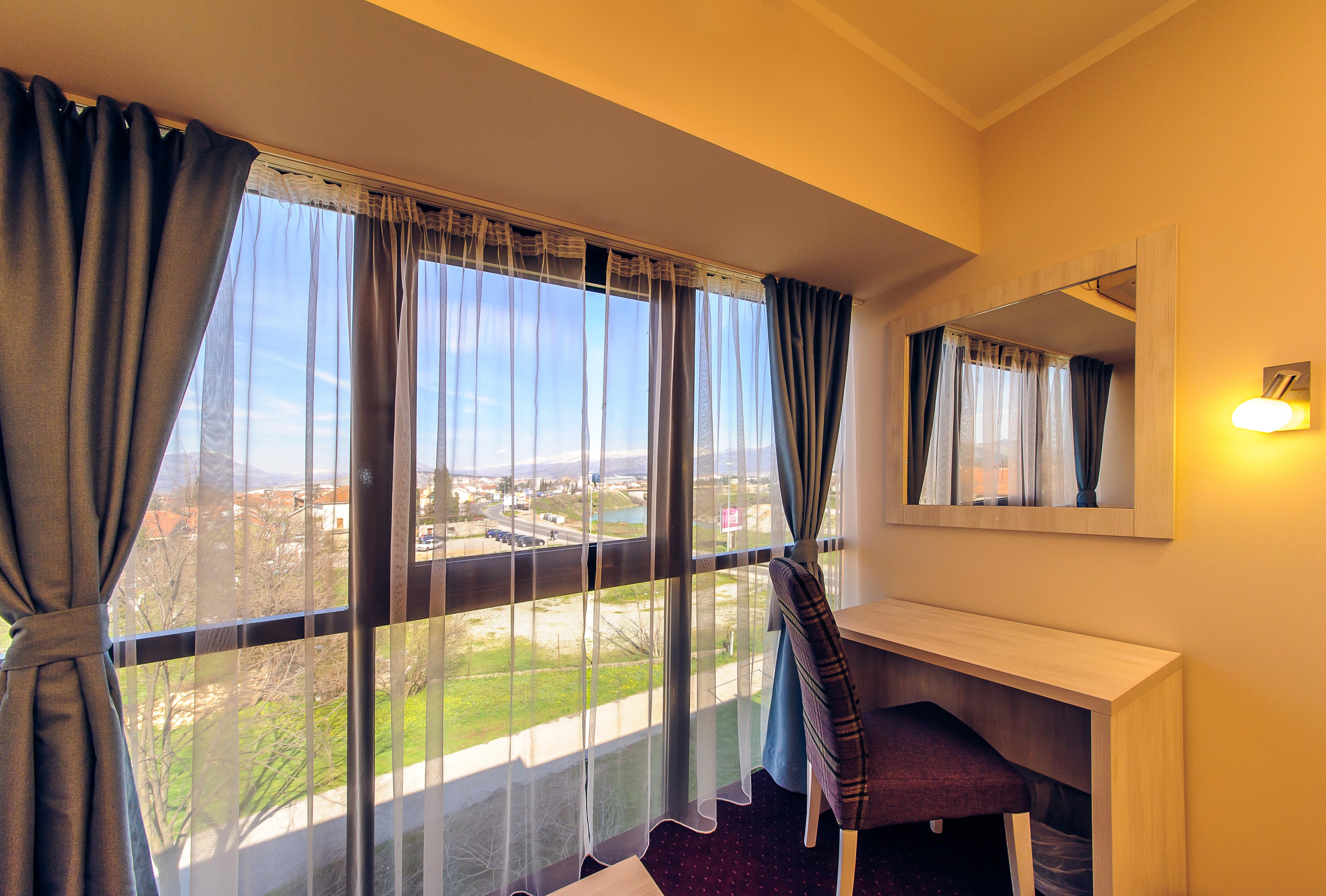 Philia Hotel Подгориця Екстер'єр фото