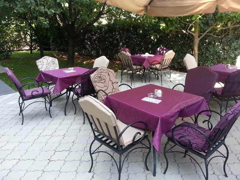 Philia Hotel Подгориця Екстер'єр фото