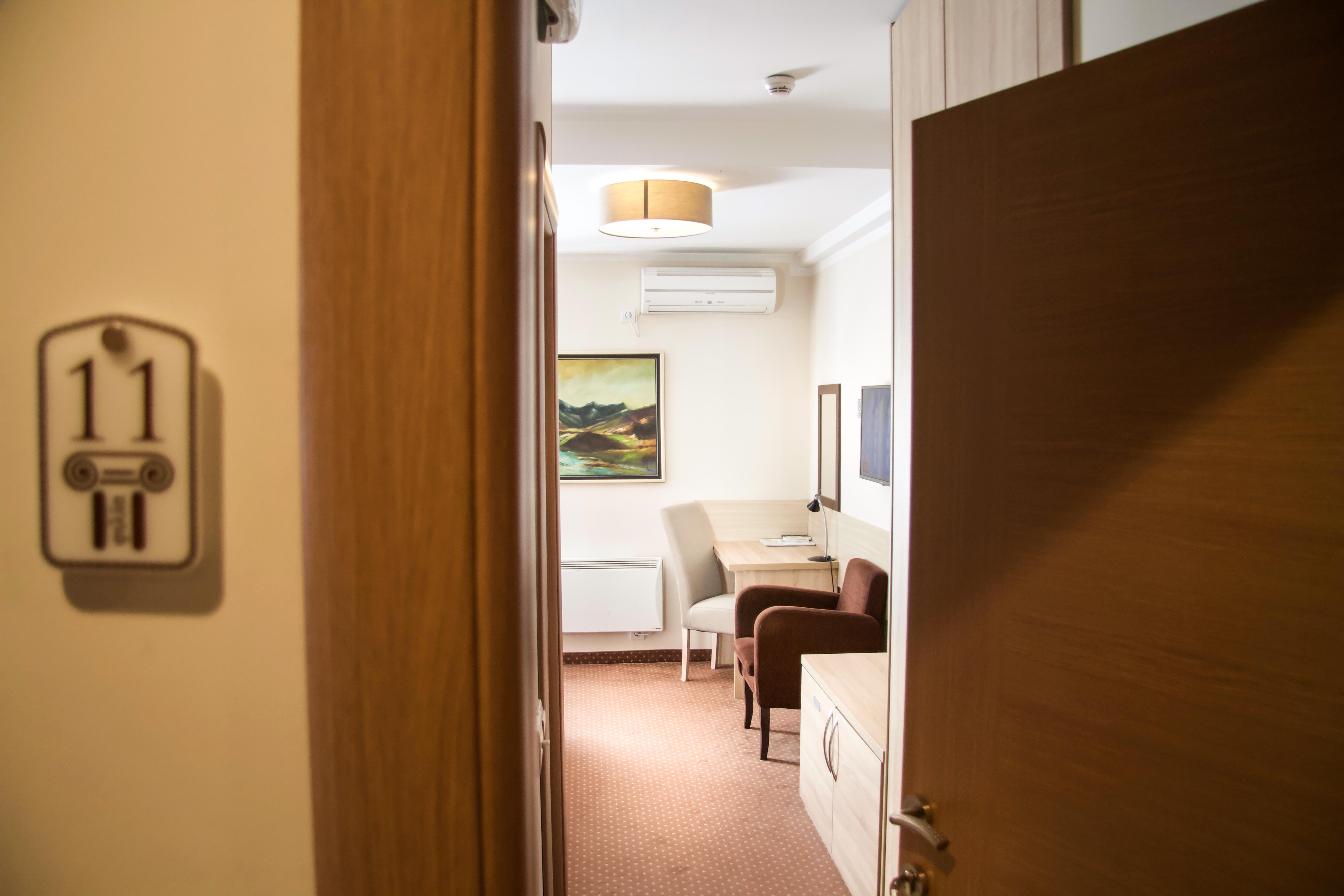 Philia Hotel Подгориця Екстер'єр фото